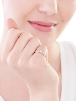 Pierścionek z białego złota z brylantem - serce - 0,06 ct - próba 585