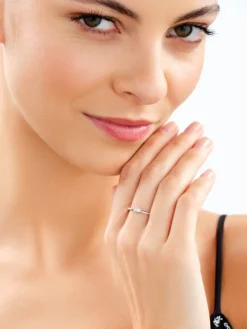 Pierścionek z opalem i cyrkonią