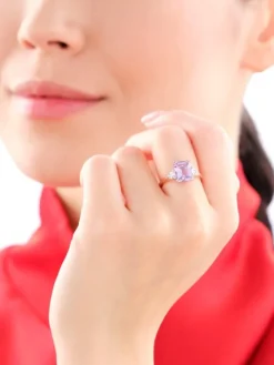 Pierścionek z różowego i białego złota z brylantami i ametystem - próba 585