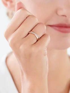 Pierścionek z różowego złota z diamentami - 0,07 ct - próba 585