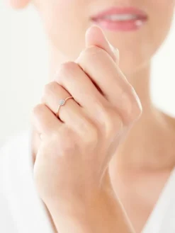 Pierścionek z różowego złota z diamentami - 0,04 ct - próba 375