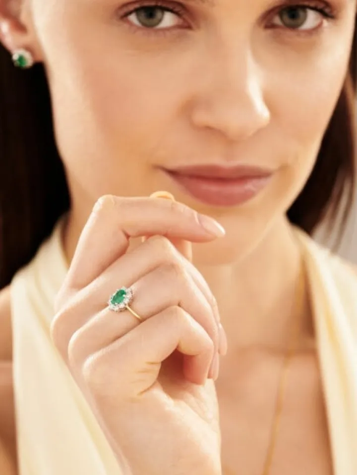 Pierścionek z żółtego i białego złota z brylantami i szmaragdem - próba 585