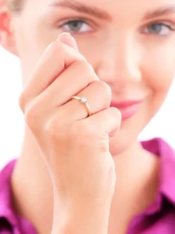 Pierścionek z żółtego i białego złota z brylantem - 0,06 ct - próba 585