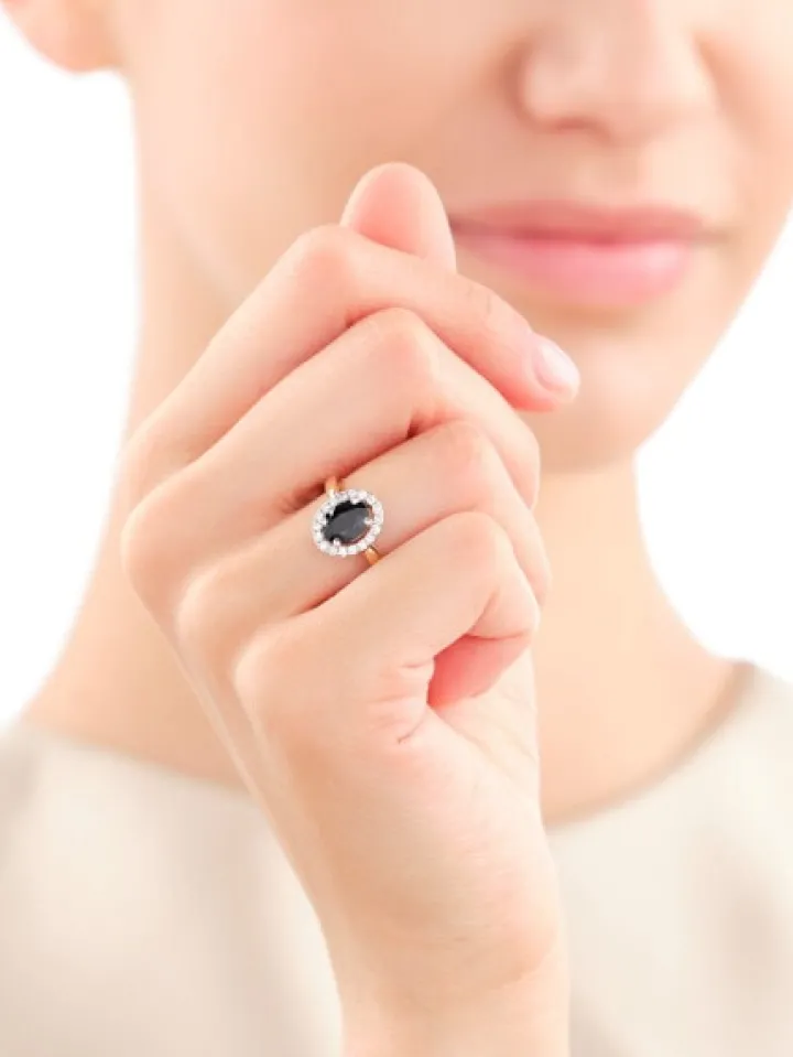 Pierścionek z żółtego i białego złota z brylantami i szafirem - próba 585