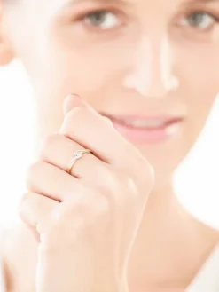 Pierścionek z żółtego i białego złota z brylantem - 0,02 ct - próba 375