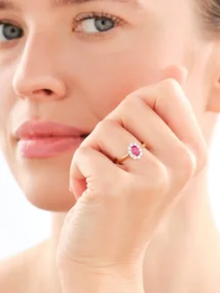 Pierścionek z żółtego i białego złota z brylantami i rubinem - próba 585