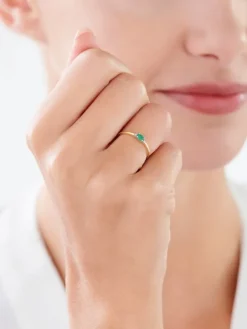 Pierścionek z żółtego i białego złota z diamentami i szmaragdem - próba 375