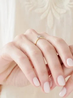 Pierścionek z żółtego i białego złota z brylantem - 0,02 ct - próba 375