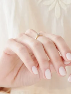 Pierścionek z żółtego i białego złota z brylantem - 0,05 ct - próba 375