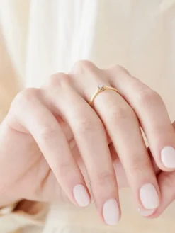 Pierścionek z żółtego i białego złota z brylantem - 0,02 ct - próba 585