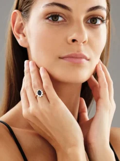 Pierścionek z żółtego i białego złota z brylantami i szafirem - próba 585