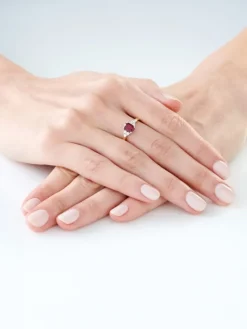 Pierścionek z żółtego i białego złota z brylantami i rubinem - próba 585