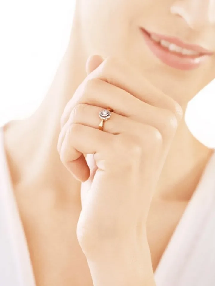 Pierścionek z żółtego i białego złota z brylantami i szafirem - próba 585