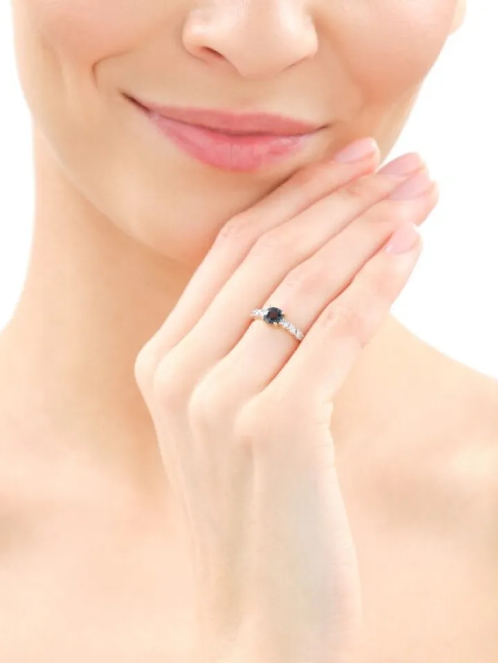 Pierścionek z żółtego i białego złota z diamentami i topazem London Blue - próba 375