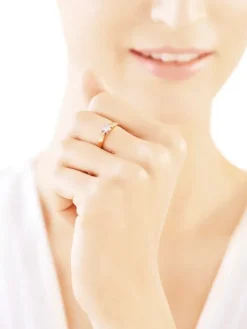 Pierścionek z żółtego i białego złota z brylantem - 0,10 ct - próba 750