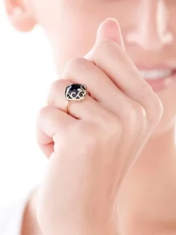 Pierścionek z żółtego złota diamentami i onyksem - próba 585