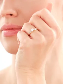 Pierścionek z żółtego złota z brylantami - 0,24 ct - próba 585