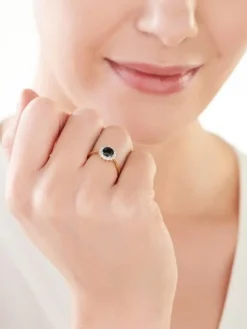 Pierścionek z żółtego złota z brylantami i szafirem - próba 585