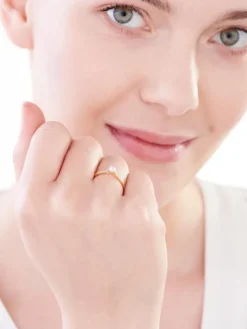 Pierścionek z żółtego złota z brylantem - 0,31 ct - próba 750