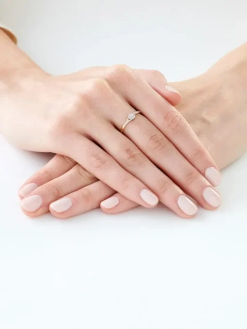 Pierścionek z żółtego złota z diamentami - 0,06 ct - próba 375