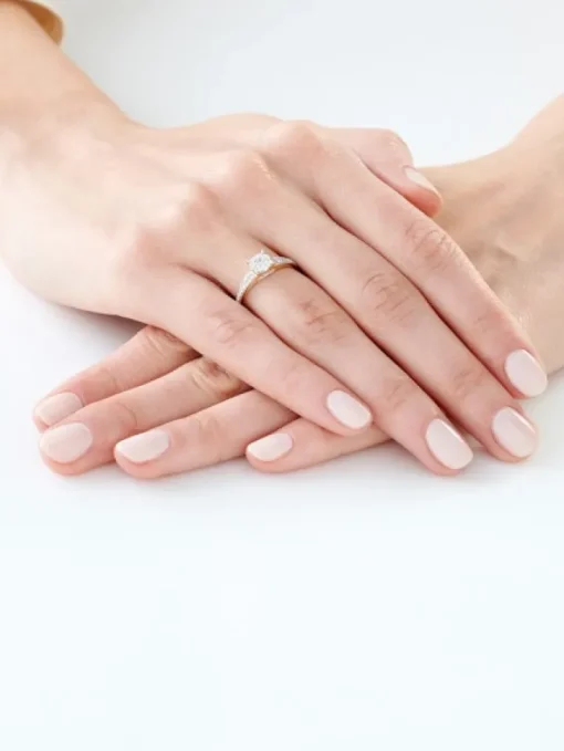 Pierścionek z żółtego złota z diamentami - 0,15 ct - próba 585
