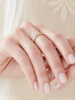 Pierścionek z żółtego złota z diamentami - 0,06 ct - próba 585