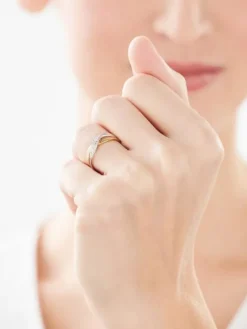 Pierścionek z żółtego złota z brylantami - 0,008 ct - próba 375