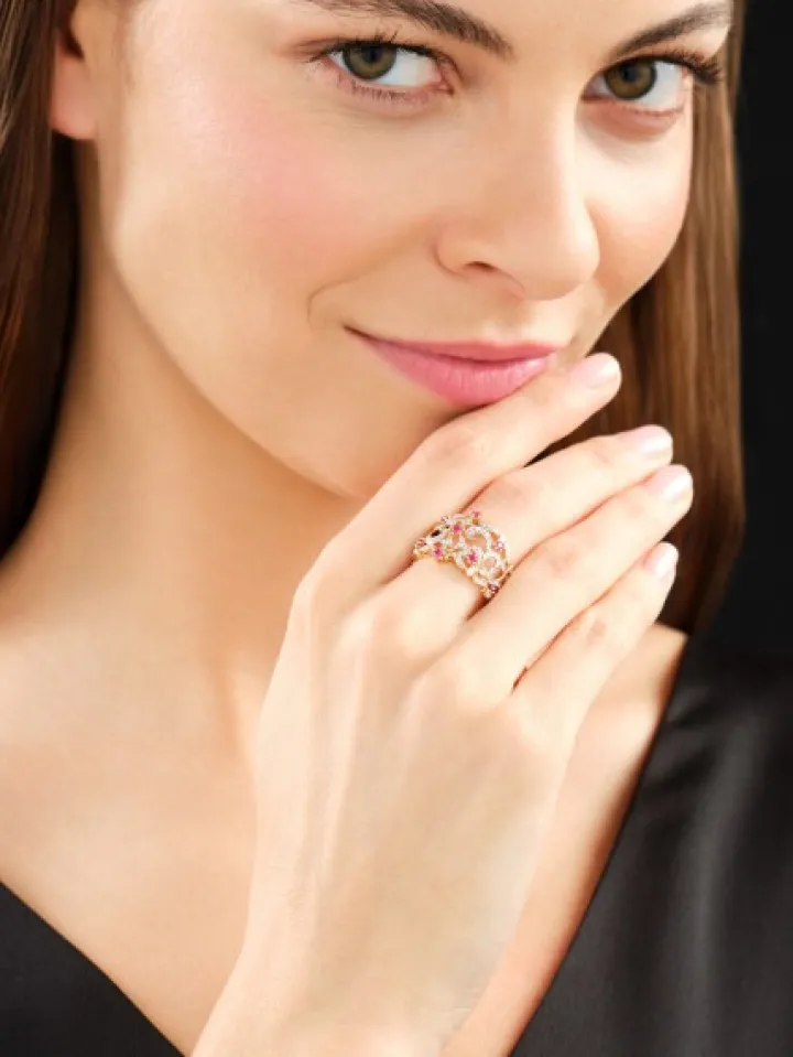 Pierścionek z żółtego złota z brylantami i rubinami - próba 585