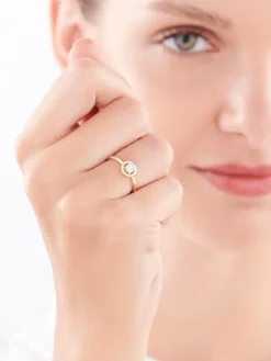 Pierścionek z żółtego złota z brylantem - 0,10 ct - próba 585