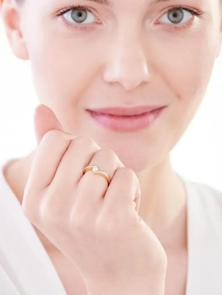 Pierścionek z żółtego złota z brylantem - 0,18 ct - próba 750