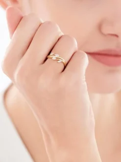 Pierścionek z żółtego złota z diamentami - 0,08 ct - próba 585