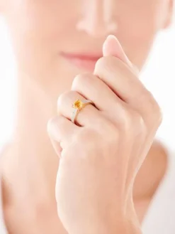 Pierścionek z żółtego złota z brylantami - 0,11 ct - próba 585