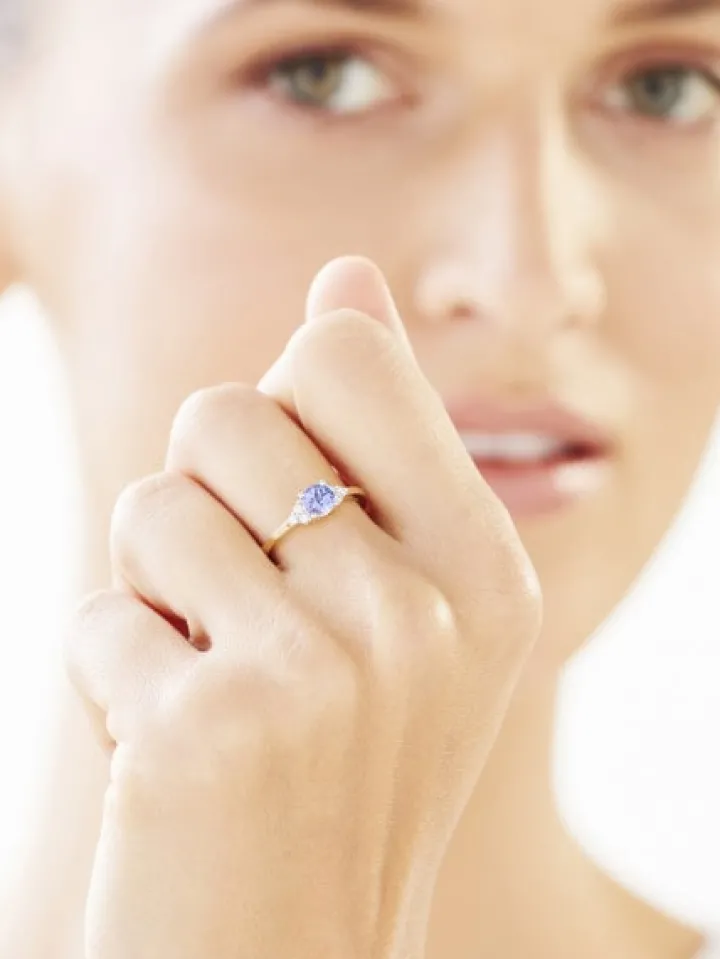 Pierścionek z żółtego złota z brylantami i tanzanitem - próba 585