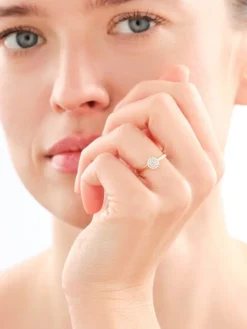 Pierścionek z żółtego złota z brylantami - 0,11 ct - próba 585