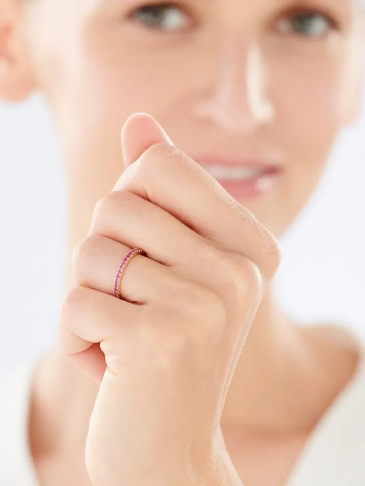 Pierścionek z żółtego złota z diamentem i rubinami syntetycznymi - próba 375