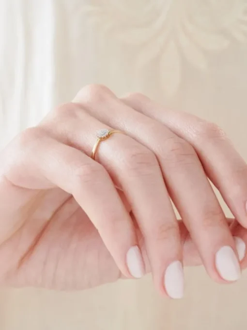 Pierścionek z żółtego złota z diamentami - 0,14 ct - próba 585