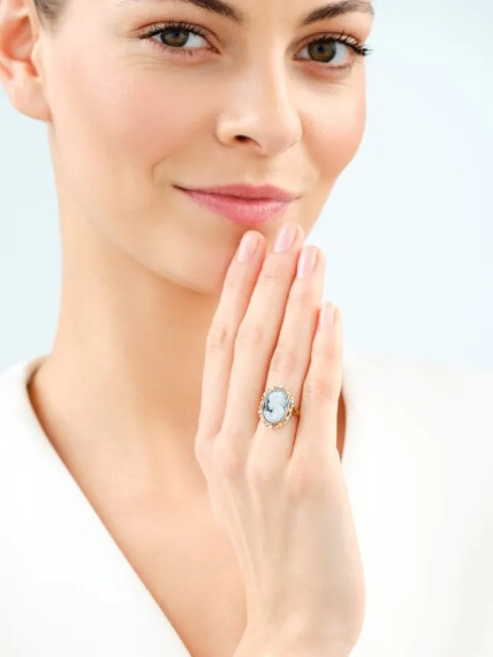 Pierścionek z żółtego złota z diamentami i agatem - kamea - próba 585