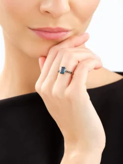 Pierścionek z żółtego złota z czarnymi brylantami i topazem London Blue - próba 585