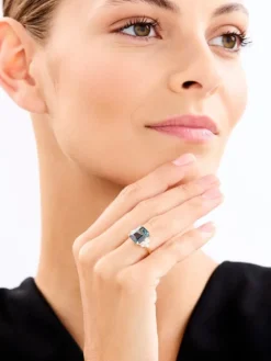 Pierścionek z żółtego złota z brylantami i topazem London Blue - próba 585