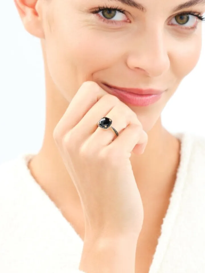 Pierścionek z żółtego złota z czarnymi brylantami i onyksem - próba 585