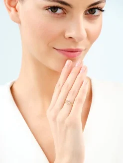 Pierścionek z żółtego złota z diamentami - nieskończoność, serce - 0,01 ct - próba 375