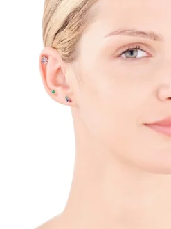 Pojedynczy srebrny kolczyk z cyrkonią