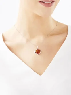 Zawieszka srebrna z bursztynem