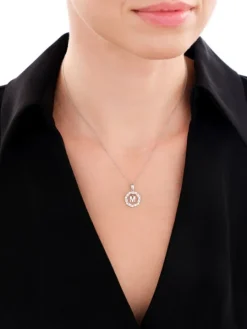 Zawieszka srebrna z cyrkoniami - litera M, koło