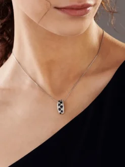 Zawieszka z białego złota z brylantami i szafirami - próba 585