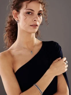 Zawieszka z białego złota z brylantami i szafirami - próba 585