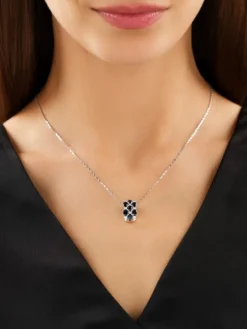 Zawieszka z białego złota z brylantami i szafirami - próba 585