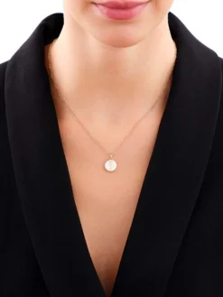 Zawieszka z żółtego złota z diamentami i masą perłową - medalik Matka Boska - próba 375