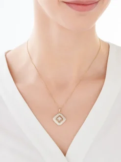 Zawieszka z żółtego złota z diamentami - 0,15 ct - próba 585