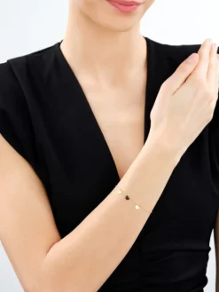 Złota bransoletka z onyksem syntetycznym - serca